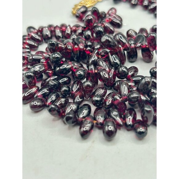 Vintage Deep Red Garnet Beaded Necklace with Gold Tone Clasp Long Necklace - Picture 4 of 6